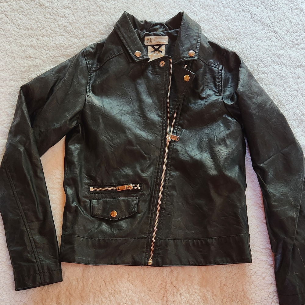 H&M Black Jacket Sleek Design Durable Material
